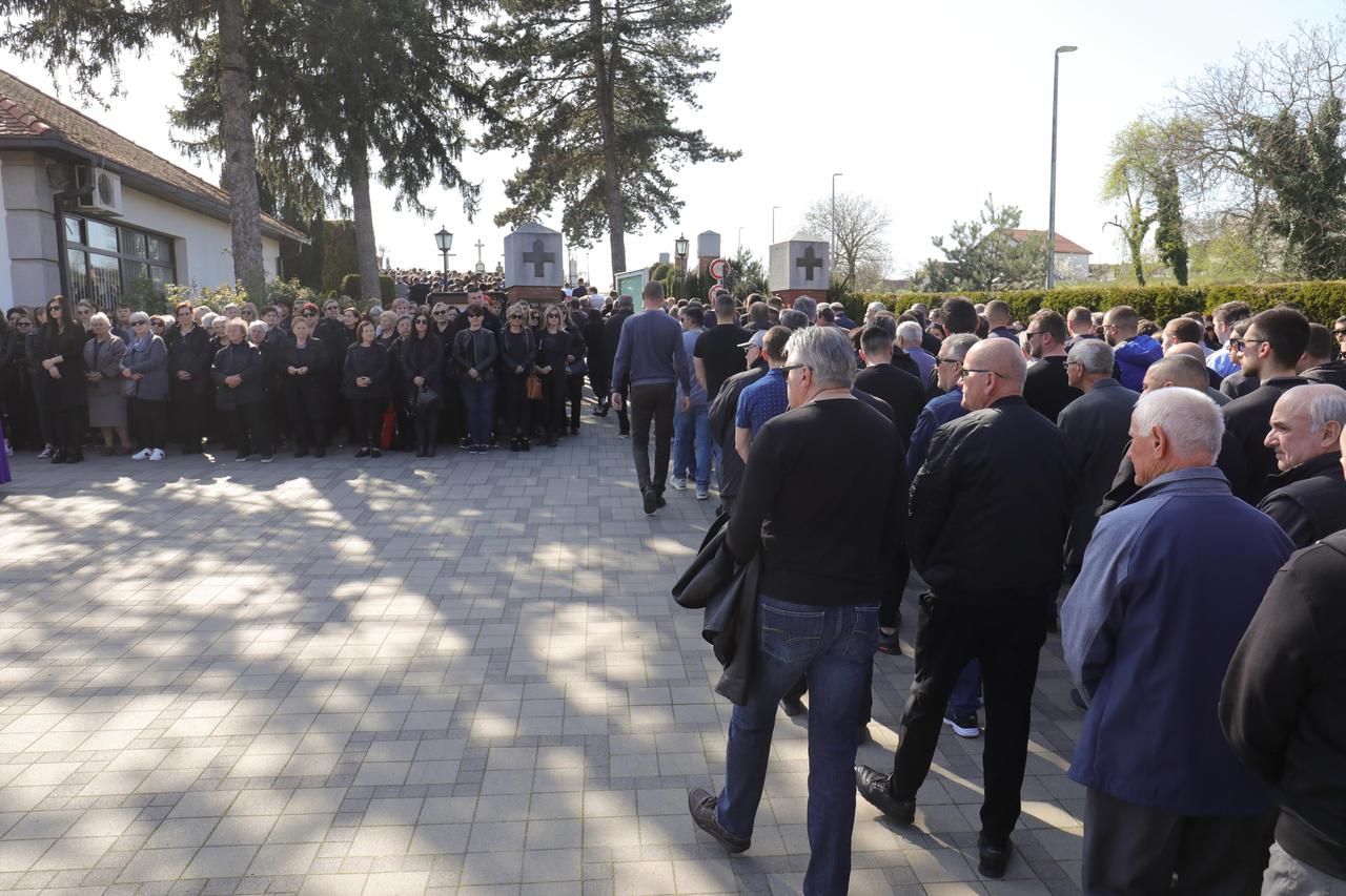 Đakovo: Posljednji ispraćaj rukometaša Denisa Tota