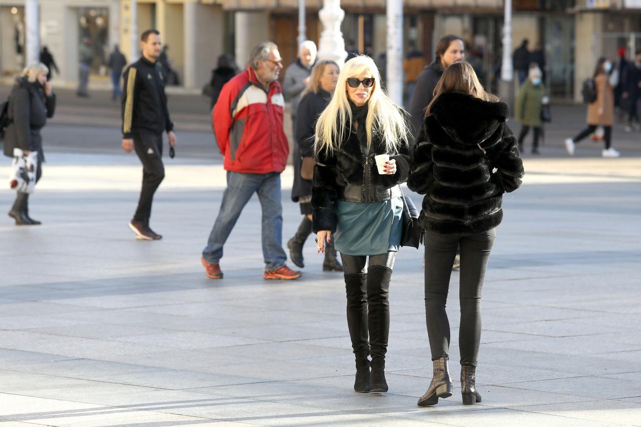 Zagreb: Građani iskoristili sunčan dan za štenju i druženje na otvorenom