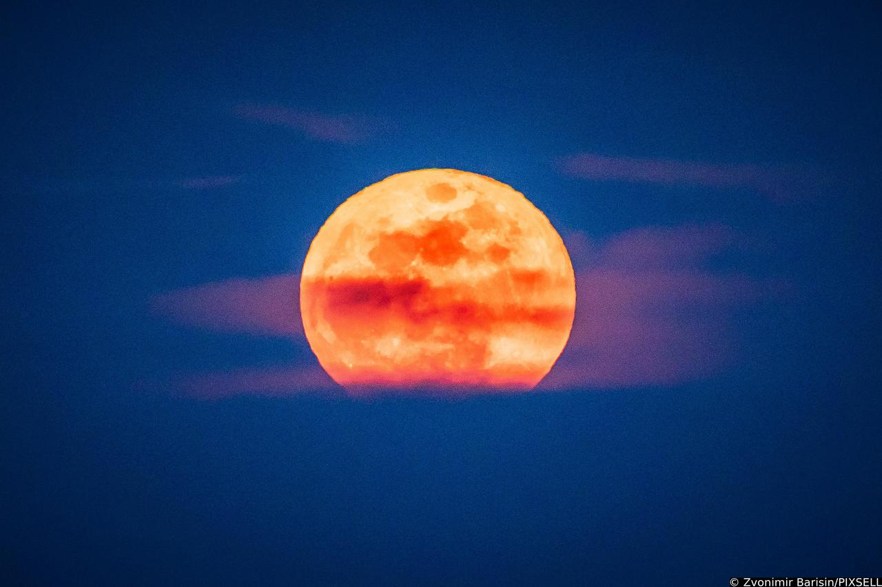 Kaštela: Izlazak krvavog mjeseca iznad Kozjaka 