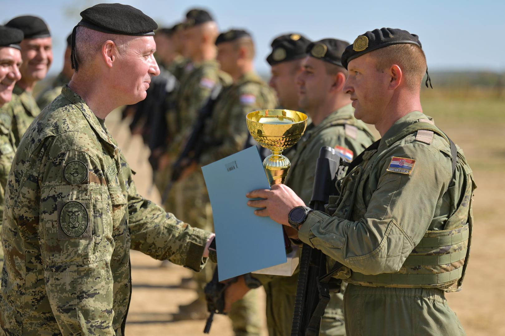 Na završnici natjecanja i svečanom proglašenju, uz pripadnike Gardijske oklopno-mehanizirane brigade i drugih postrojbi Hrvatske kopnene vojske, sudjelovali su direktor Glavnog stožera Oružanih snaga RH general-bojnik Denis Tretinjak, zapovjednik Zapovjedno-operativnog središta brigadni general Željko Ljubas, zapovjednik Gardijske oklopno-mehanizirane brigade brigadni general Željko Marinov, zamjenik zapovjednika Hrvatske kopnene vojske brigadni general Valentin Skroza te drugi gosti.