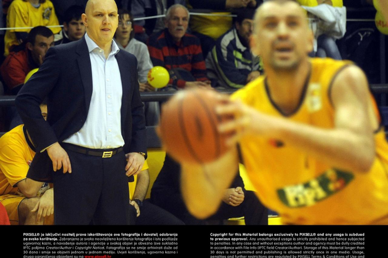 '15.12.2012., Split - Regionalna kosarkaska ABA liga, 13. kolo: KK Split - KK Zadar. Trener KK Splita Mladen Erjavec. Photo: Tino Juric/PIXSELL'