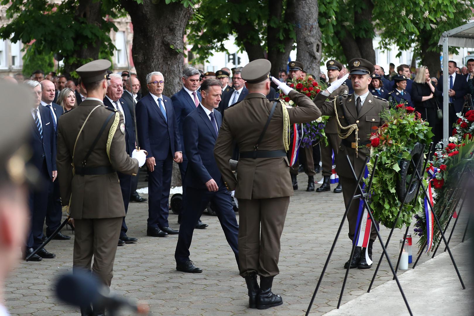 I Jandrokovića su novinari pitali kako je protekao susret s Milanovićem: "Uobičajeno. Pružili smo si ruku. Nismo ovdje mi bitno, nego ljudi kojih se prisjećamo"
