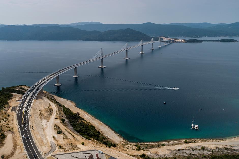 Pogled iz zraka na Pelješki most koji je pušten u promet