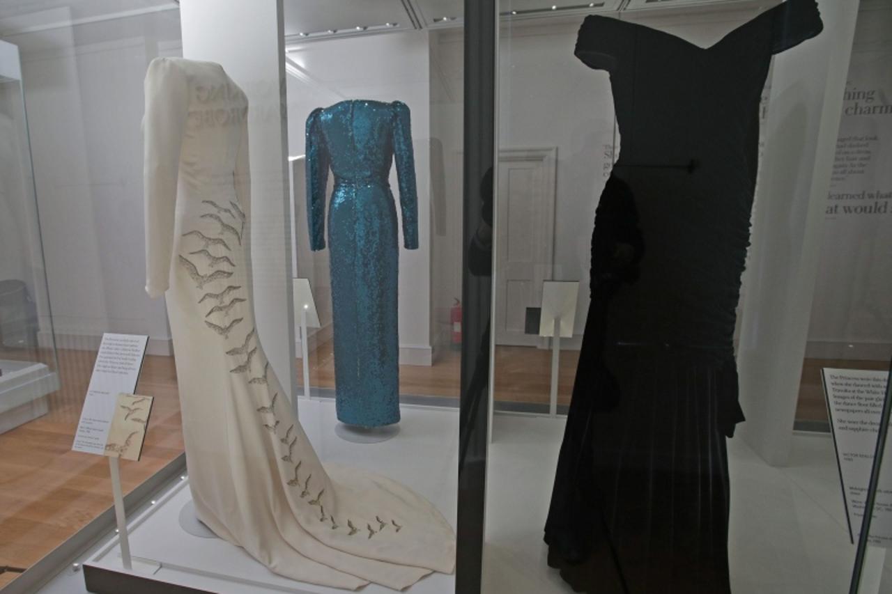 Haljine princeze Diane na izložbi, Modna priča princeze