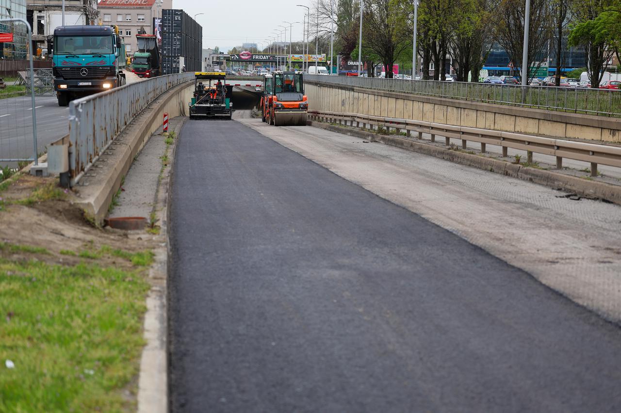 Zagreb: Počelo asfaltiranje podvožnjaka pored Vjesnikovog nebodara