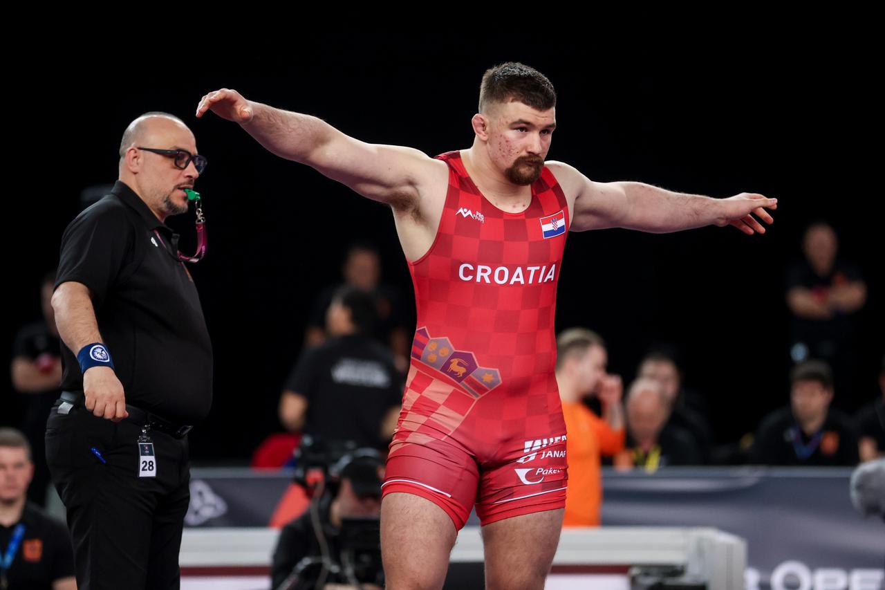 Zagreb: Nakon operacije kuka Marko Milanović natječe se u Areni na turniru u hrvanju 