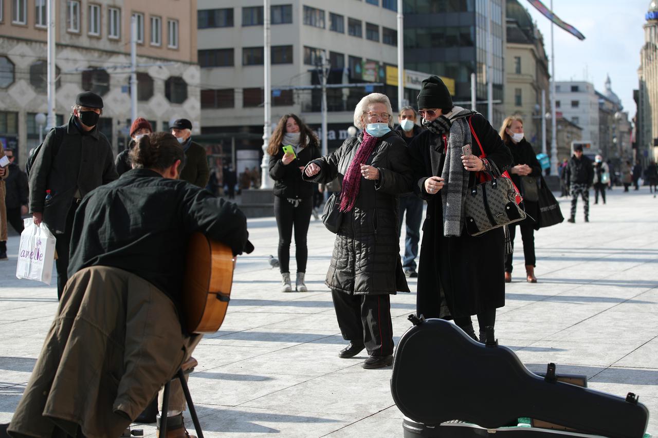 Zagreb: Gitarist El Chandrito podigao atmosferu na Trgu bana Josipa Jelačića
