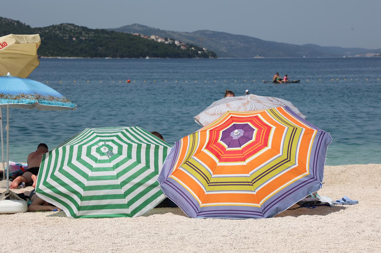 Čiovo: Na prvi dan ljeta plaže se polako pune