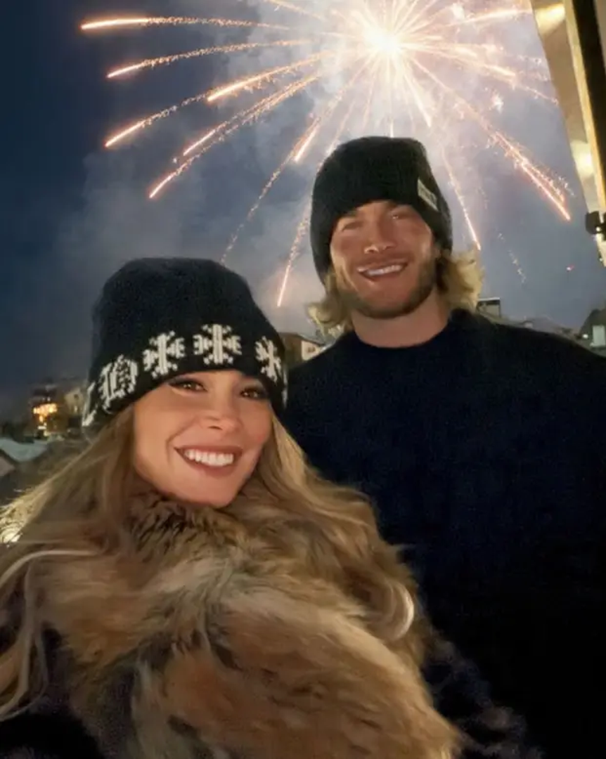 Atraktivna novinarka nalazi se na skijanju u Dolomitima sa svojim partnerom, nogometnim vratarom Lorisom Kariusom i kćeri Arijom te je na društvenim mrežama podijelila galeriju fotografija s odmora.