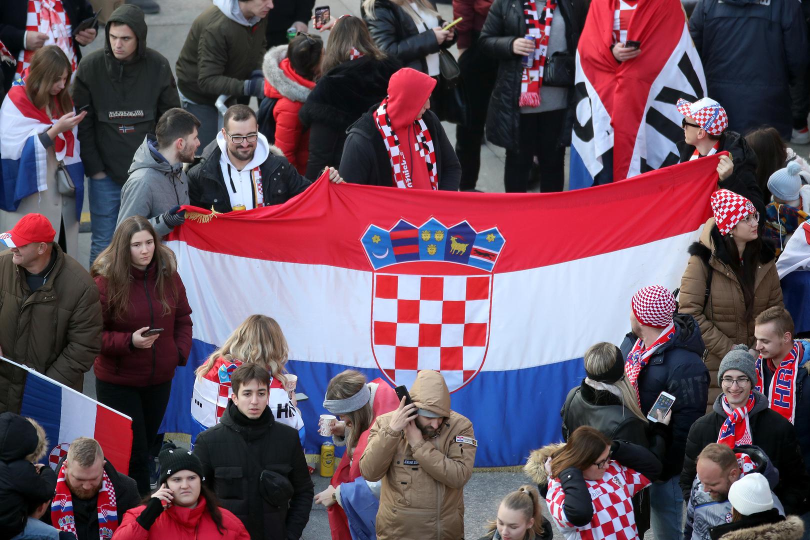 18.12.2022., Zagreb - Navijaci su na Trgu vec poceli zauzimati mjesta za docek Vatrenih. Photo: Luka Stanzl/PIXSELL