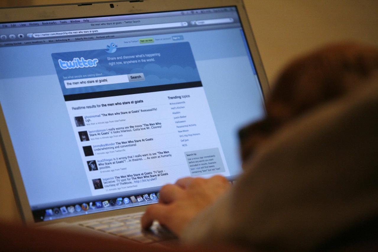 \'A Twitter page is displayed on a laptop computer in Los Angeles October 13, 2009. Hollywood is increasingly relying on Twitter and Facebook to gauge popular buzz on movies even before they come out,