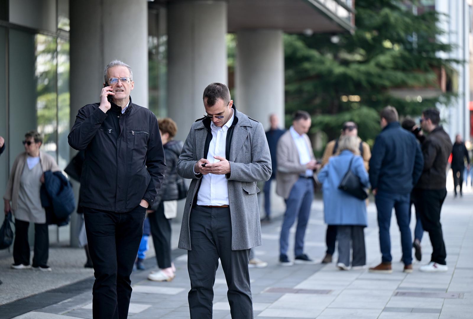 02.04.2025., Zagreb - Vatrogasna interevencija na Radnickoj cesti gdje je na vrhu zgrade poceo goriti dimnjak restorana Mano 2. Ljudi iz zgrade su evakuirani te nema ozlijedjenih. Photo: Neva Zganec/PIXSELL
