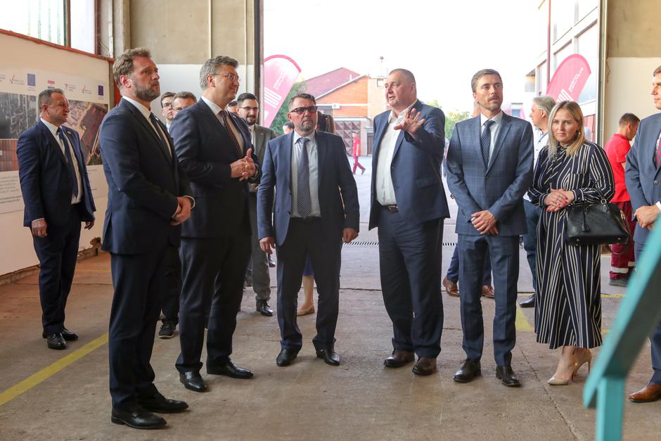 Vinkovci: Andrej Plenković obišao tvornicu crijepa Dilj