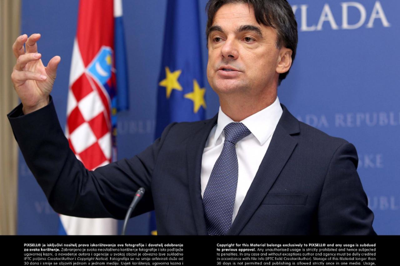 '30.07.2013., Zagreb - U Banski dvorima odrzana je konferencija za medije na kojoj je potpredsjednik Vlade i ministar Branko Grcic predstavio rezultate rada Koordinacije za gospodarstvo i investicije 