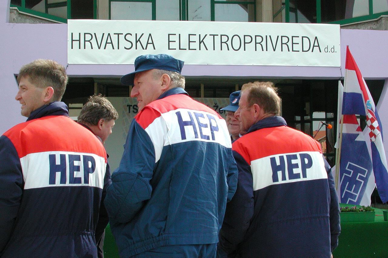 26.03.2002., Zerjavinec - Polaganje kamena temeljca za novu trafo stanicu Zerjavinec. Photo: Patrik Macek/PIXSELL