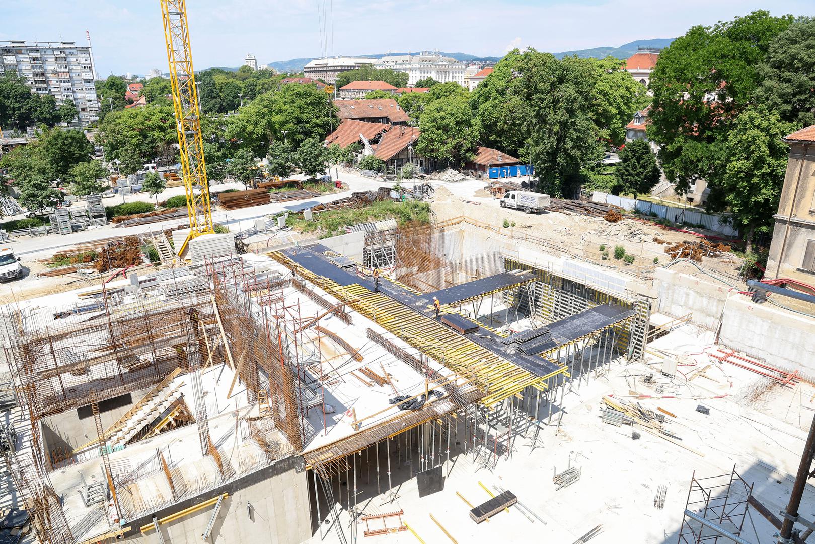 Dodao je da je Paromlin prvi sto posto klimatski projekt u Hrvatskoj, zadovoljava najviše standarde klimatske neutralnosti, smanjuje emisiju klimatskih plinova, a ima i sustav grijanja i odvodnje koji je dosta inovativan.