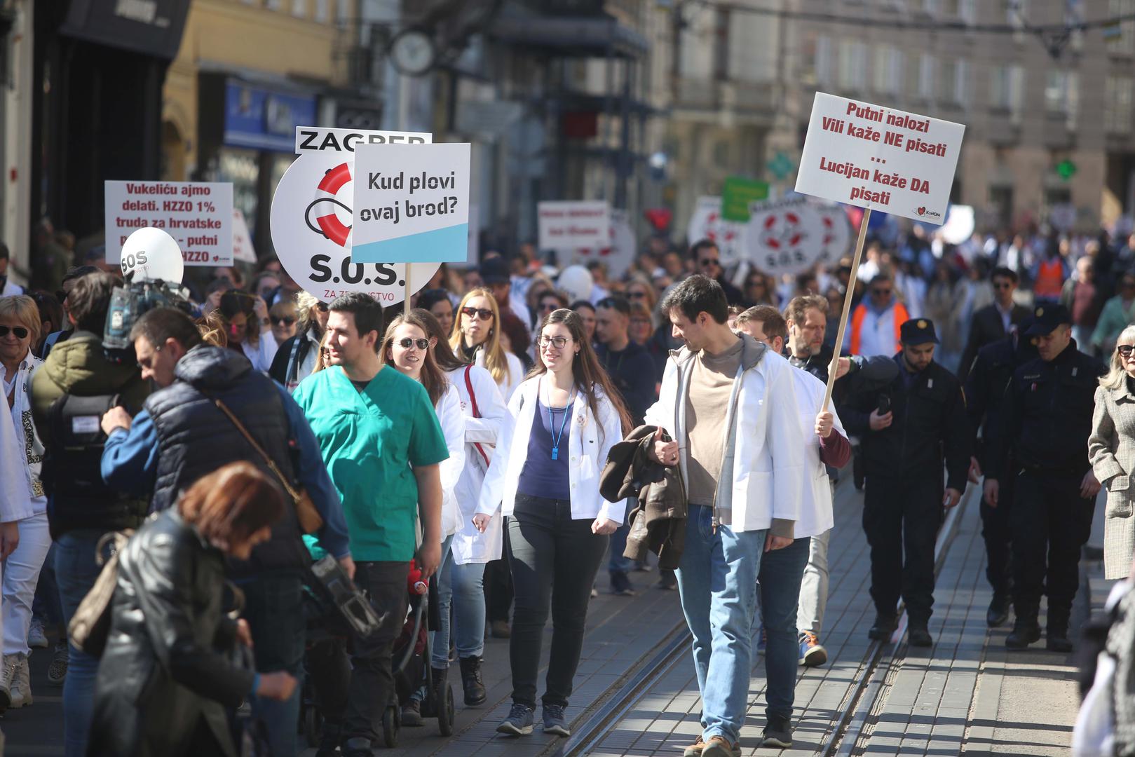 18.03.2023., Zagreb - Pod sloganom "SOS za zdravstvo", pet krovnih lijecnickih udruga organiziralo je veliki prosvjed na Trgu sv. Marka kojim su iskazali nezadovoljstvo svojim statusom, placama, ali i cjelokupnim stanjem u zdravstvenom sustavu.  Photo: Lovro Domitrovic/PIXSELL