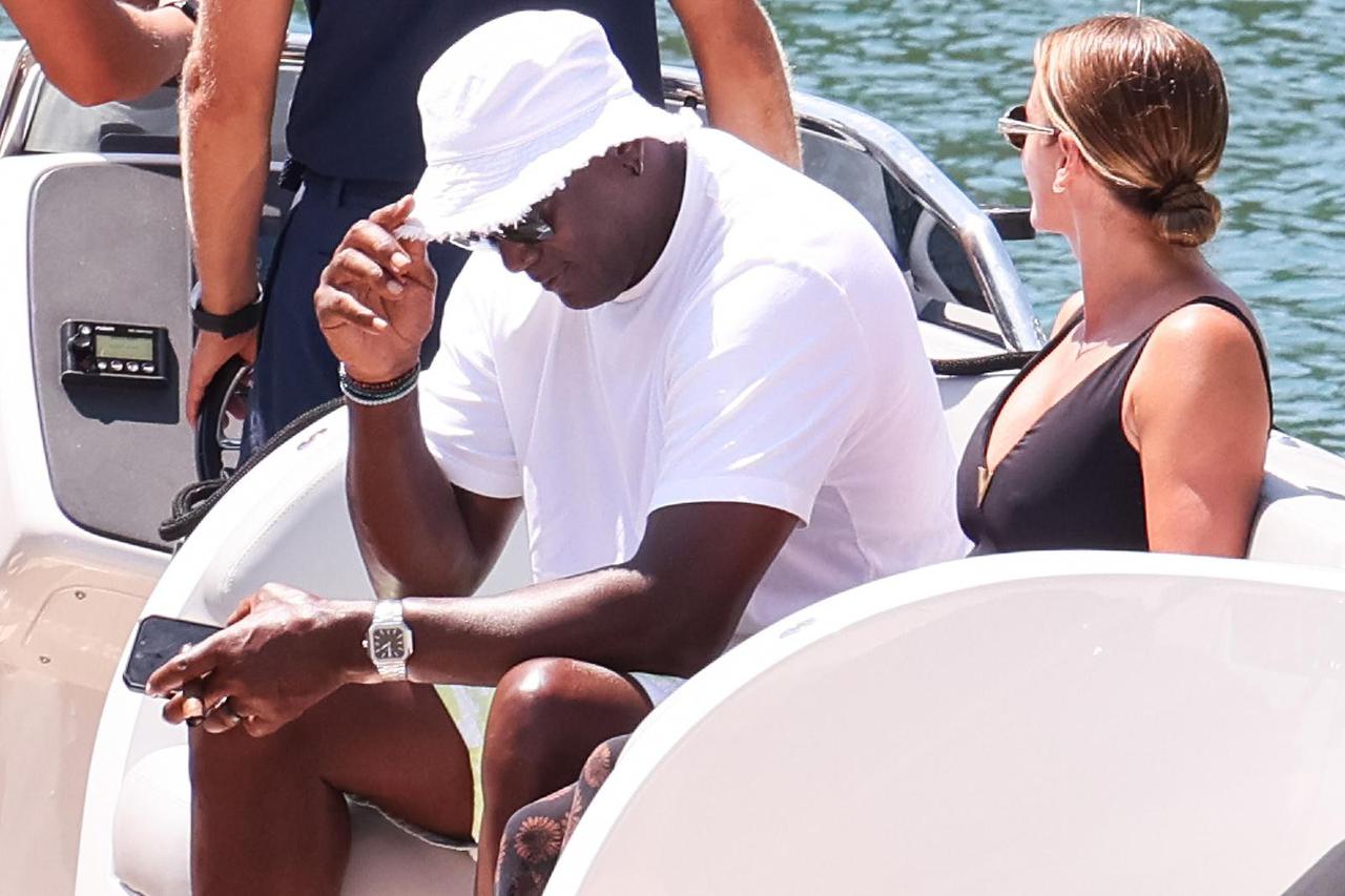 Šibenik: Proslavljeni košarkaš Michael Jordan sa suprugom i društvom u Skradinu
