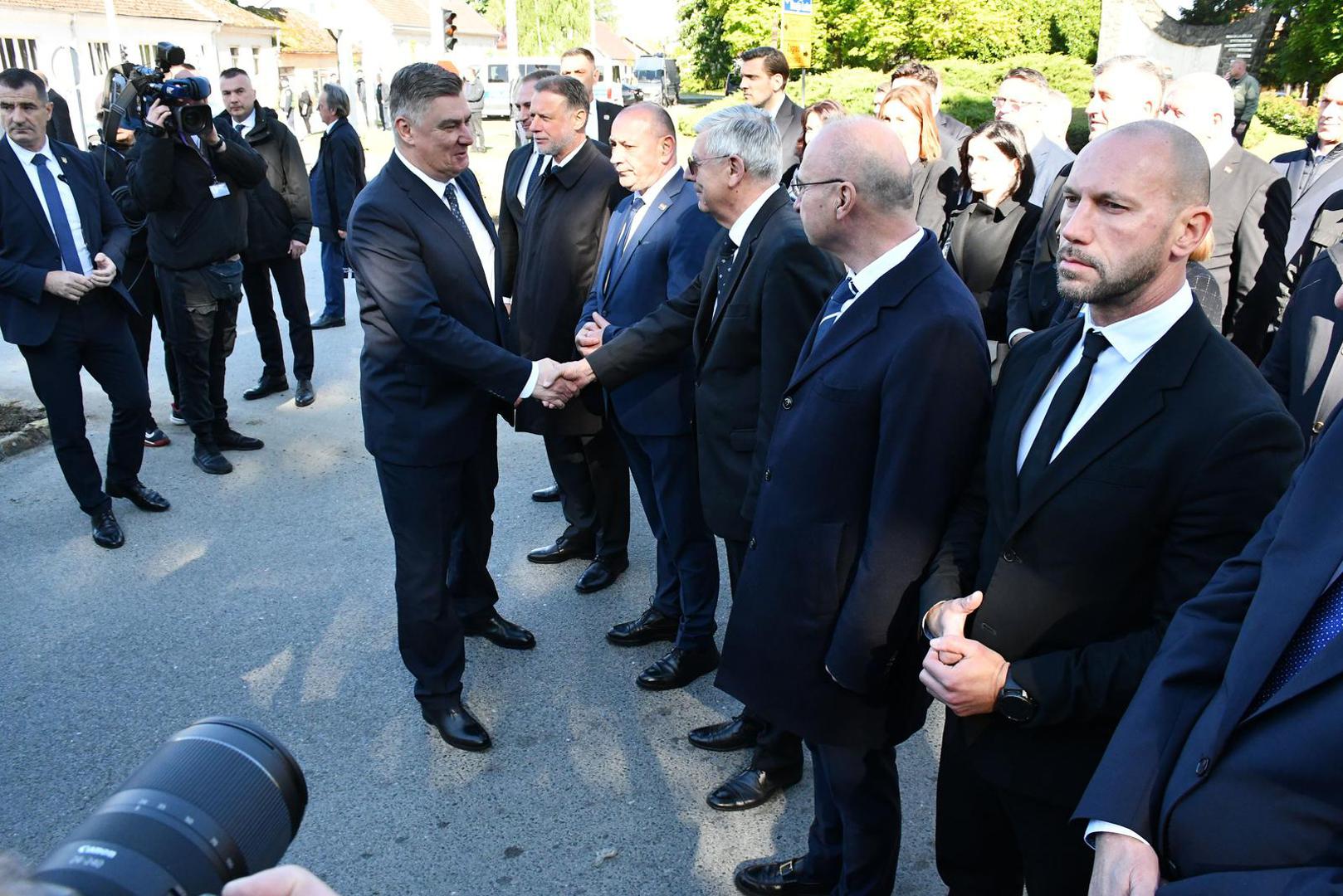 Pripadnici Hrvatske vojske i policije izveli su pokazne vježbe, a za građane je organiziran tradicionalni vojnički ručak. Cjelodnevni program završava večernjim koncertom u organizaciji Općine Okučani.