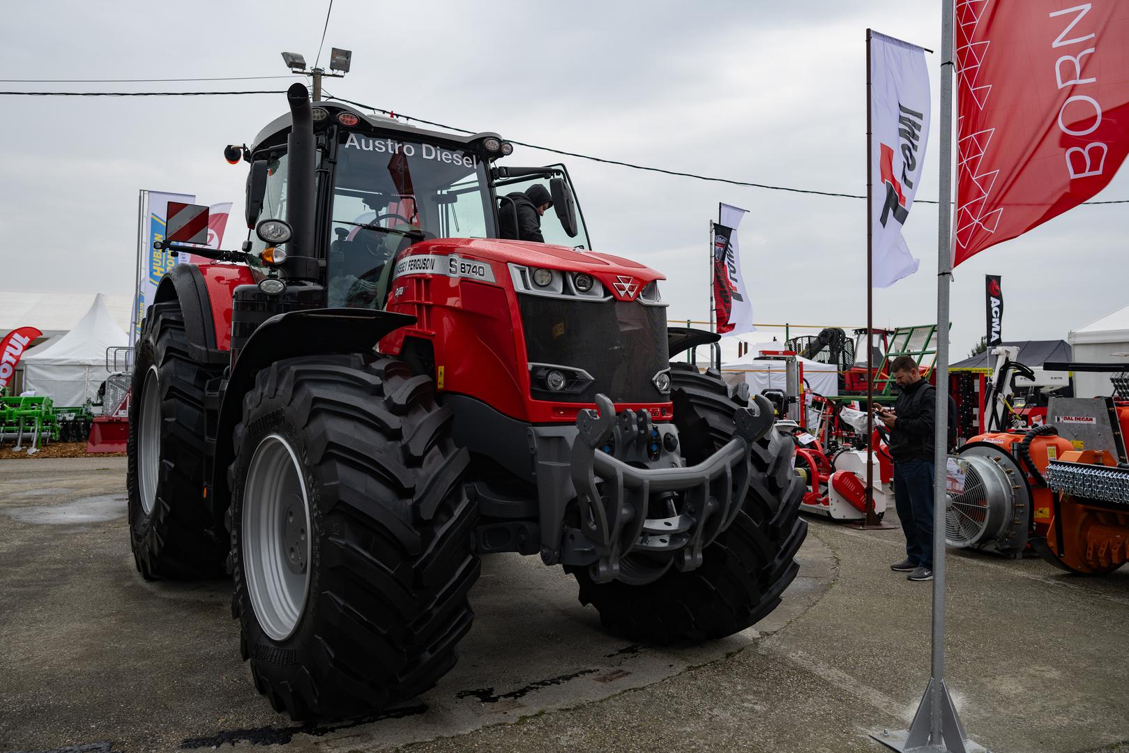 U Gudovcu je danas počeo 26. Proljetni međunarodni bjelovarski sajam na kojem je izložen traktoru kojemu cijena doseže i 300.000 eura.  