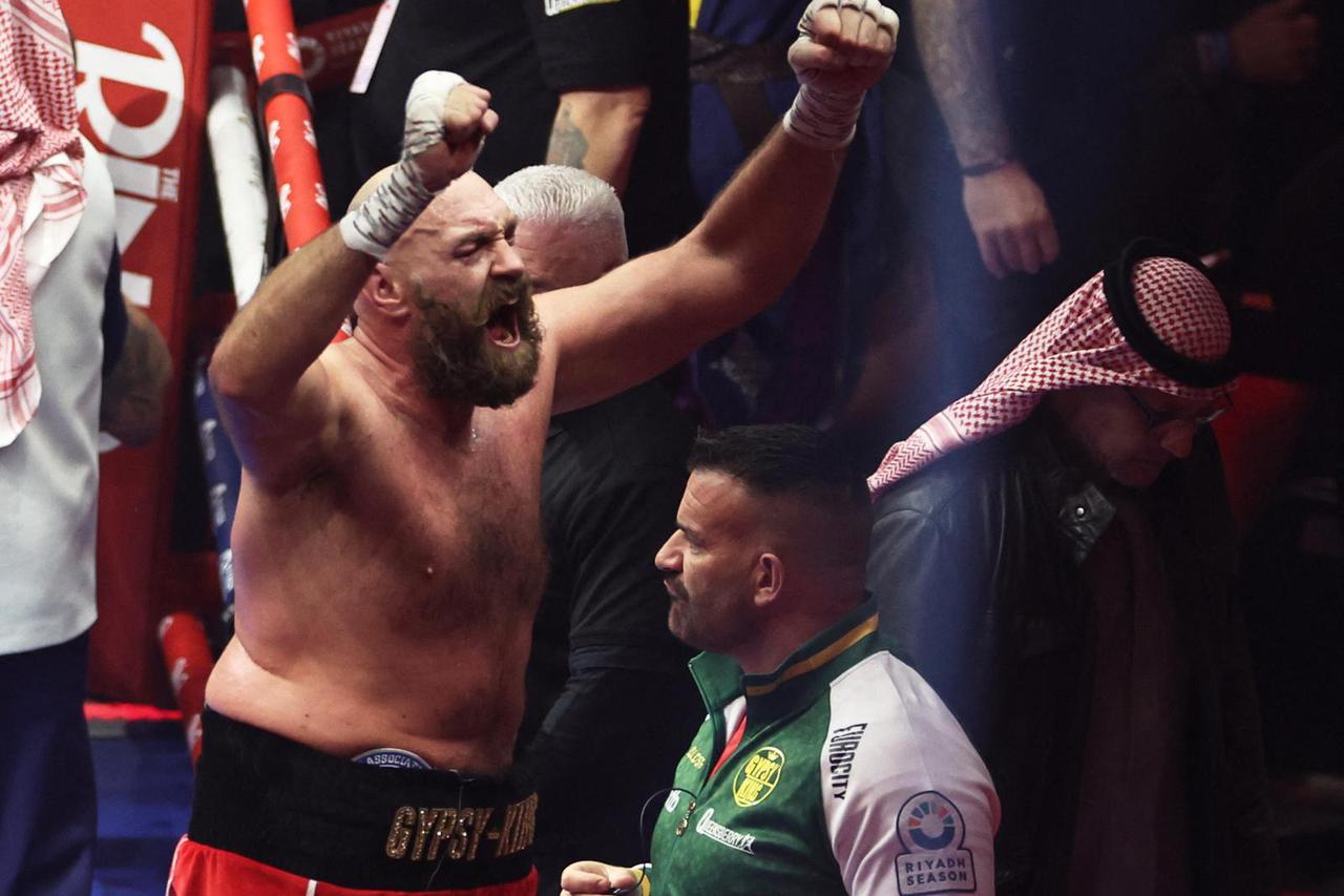 Oleksandr Usyk v Tyson Fury - Heavyweight World Title