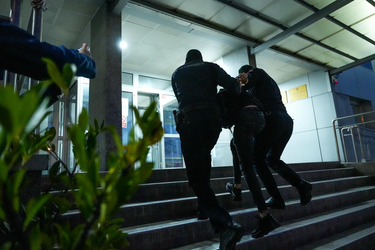 Banja Luka: Jedan od trojice uhapšenih Banjalučana zbog sumnje za prevaru jedne banke u centru Banja Luke