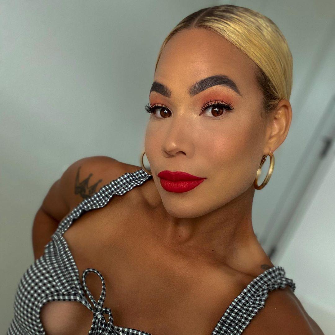 "Ovo je drugo poglavlje u priči koju pišemo zajedno", napisala je Marta u opis zajedničke fotografija, a Toni je objavila iste slike uz kratak i jasan opis "da".