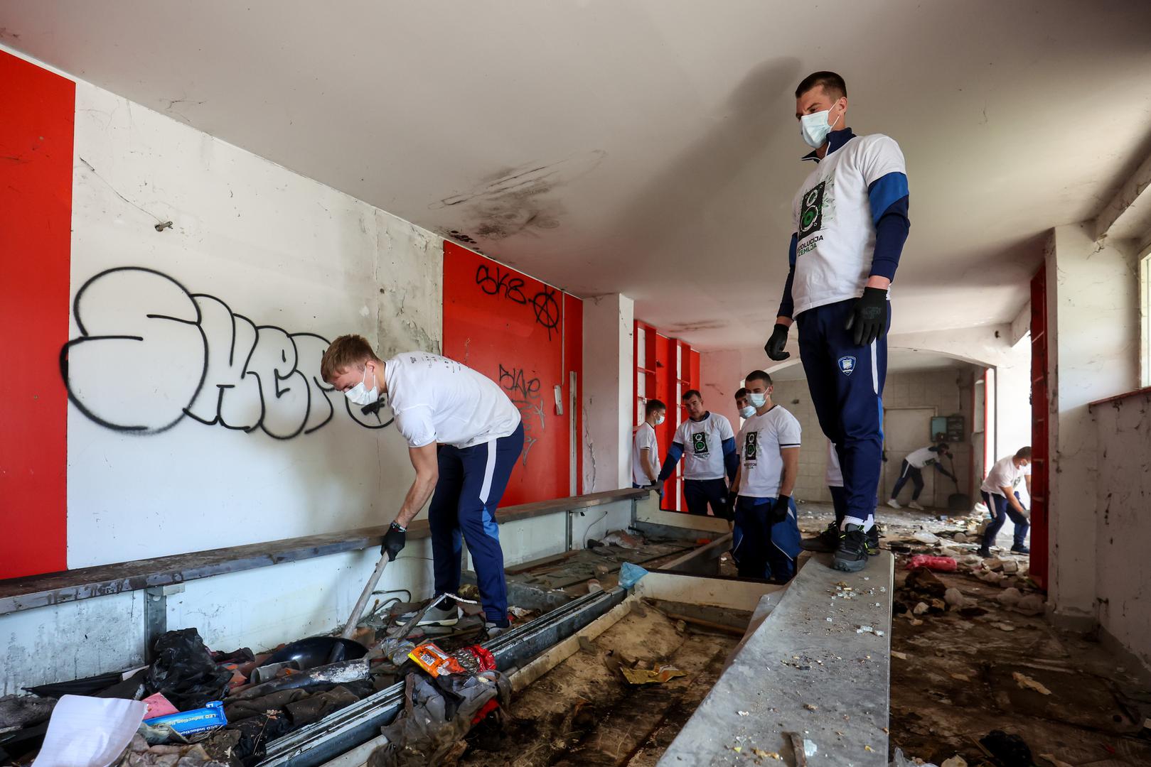 27.04.2025., Sesvete - Udruga Zelene i plave Sesvete i Cisteci medvjedici u akciji ciscenja smeca u sklopu projekta Rezolucija Zemlja 2025. Akciji ciscenja se prikljucio i gradolnacelnik Tomislav Tomasevic. Photo: Igor Kralj/PIXSELL