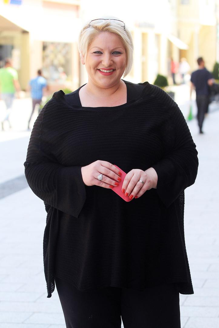 Želju da smršavi i nešto promijeni u svom životu je osvijestila kada je vaga pokazala da ima 169 kilograma. Donijela je tada odluku kako će iz prehrane izbaciti ugljikohidrate, slatkiše i slatke napitke.