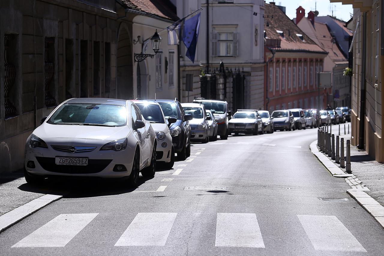 Odlukom Upravnog suda od danas na Gornjem gradu mogu parkirati svi Goran Stanzl/PIXSELL