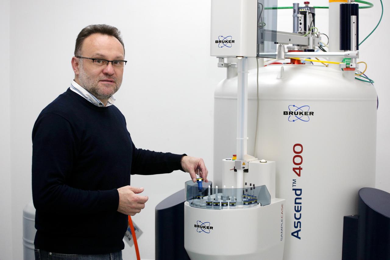 10.10.2015., Zagreb -  Profesor Predrag Novak na PMF-u, kemija, uz suradnju studenata napravio je inovativnu kremu za kozne bolesti.  Photo: Zarko Basic/PIXSELL