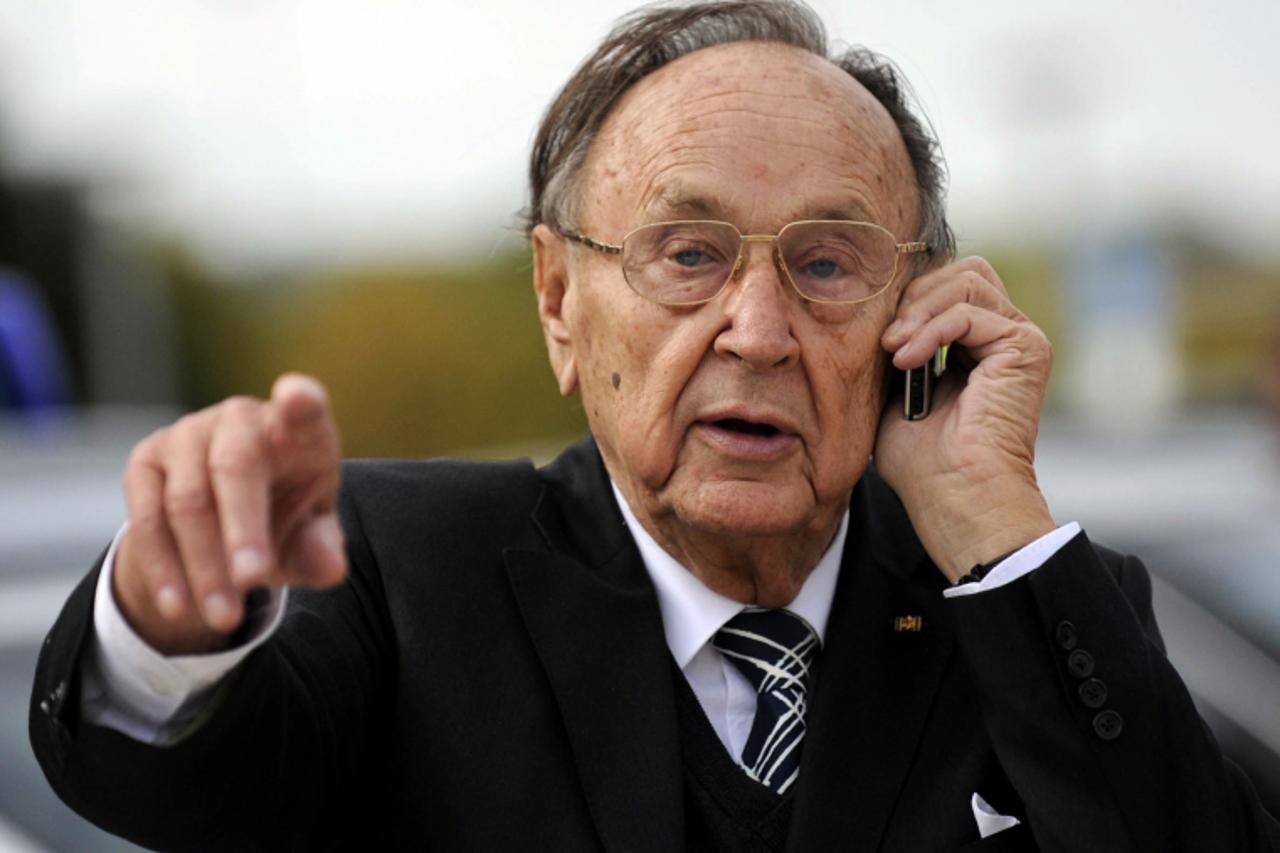 \'Former German Foreign Minister Hans Dietrich Genscher speaks on the phone after the festivities of the German Unification Day (Tag der Deutschen Einheit) in Saarbruecken on October 3, 2009. The west