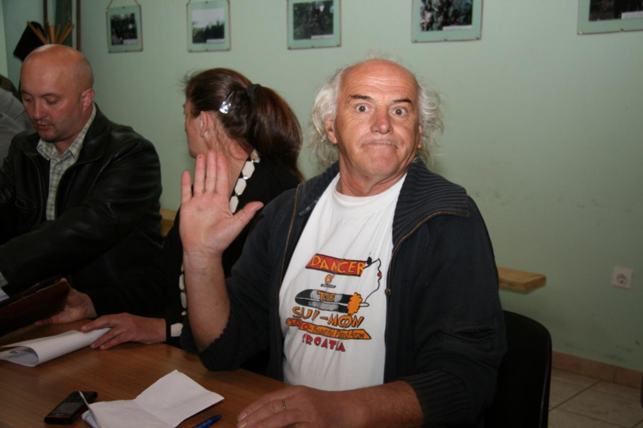 \'21.04.2011.,Karlovac- Prva sjednica vijeca opcine Saborsko.Nazocan je bio i Luka Hodak koji je najvise prigovarao na nacin provodenja sjednice. Dominik Grguric/PIXSELL\'