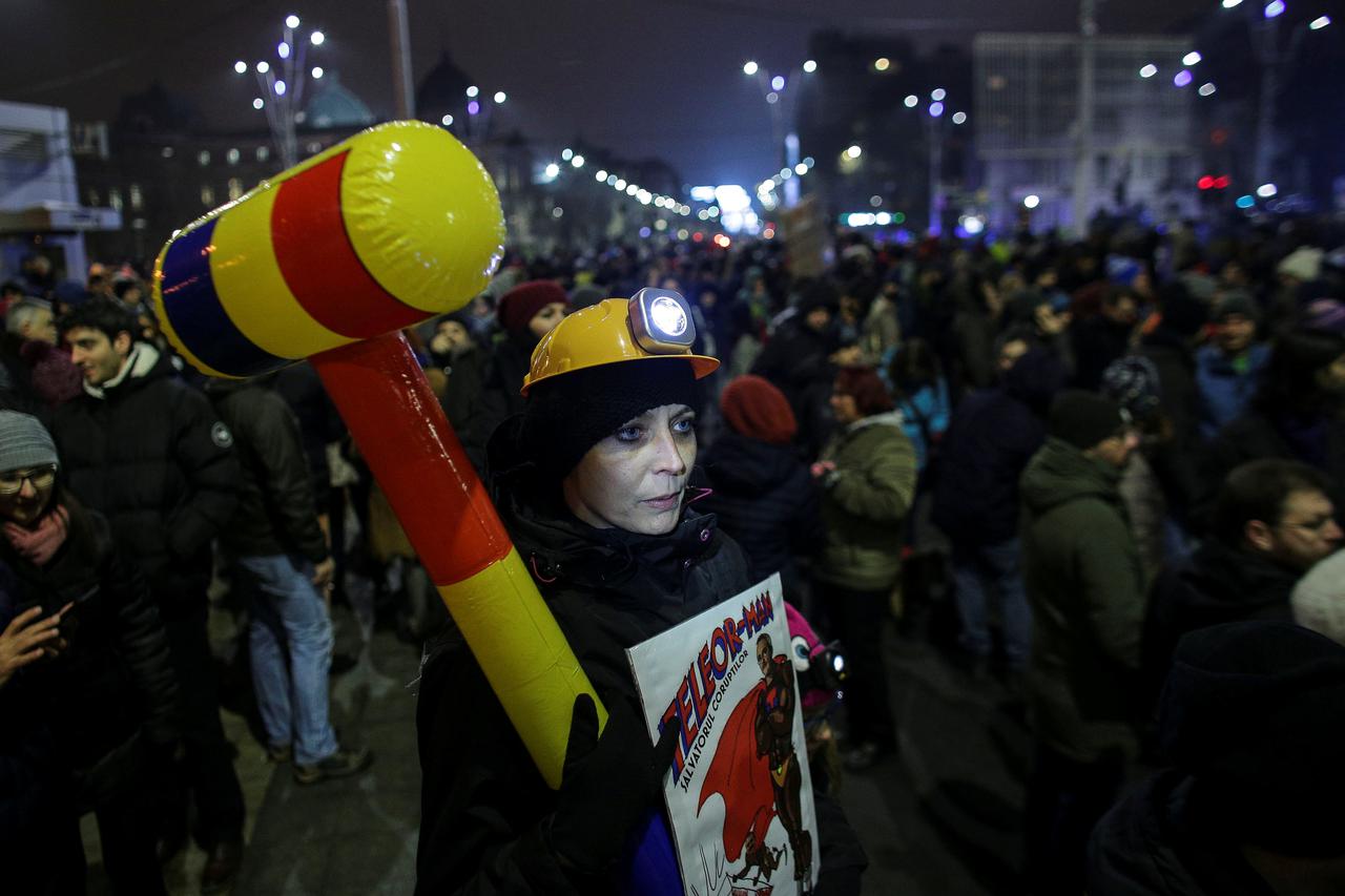People take part in a demonstration to protest against government plans to reform some criminal laws through emergency decree, in Bucharest, Romania, January 29, 2017. Inquam Photos/Octav Ganea via REUTERS    ATTENTION EDITORS - THIS IMAGE WAS PROVIDED BY