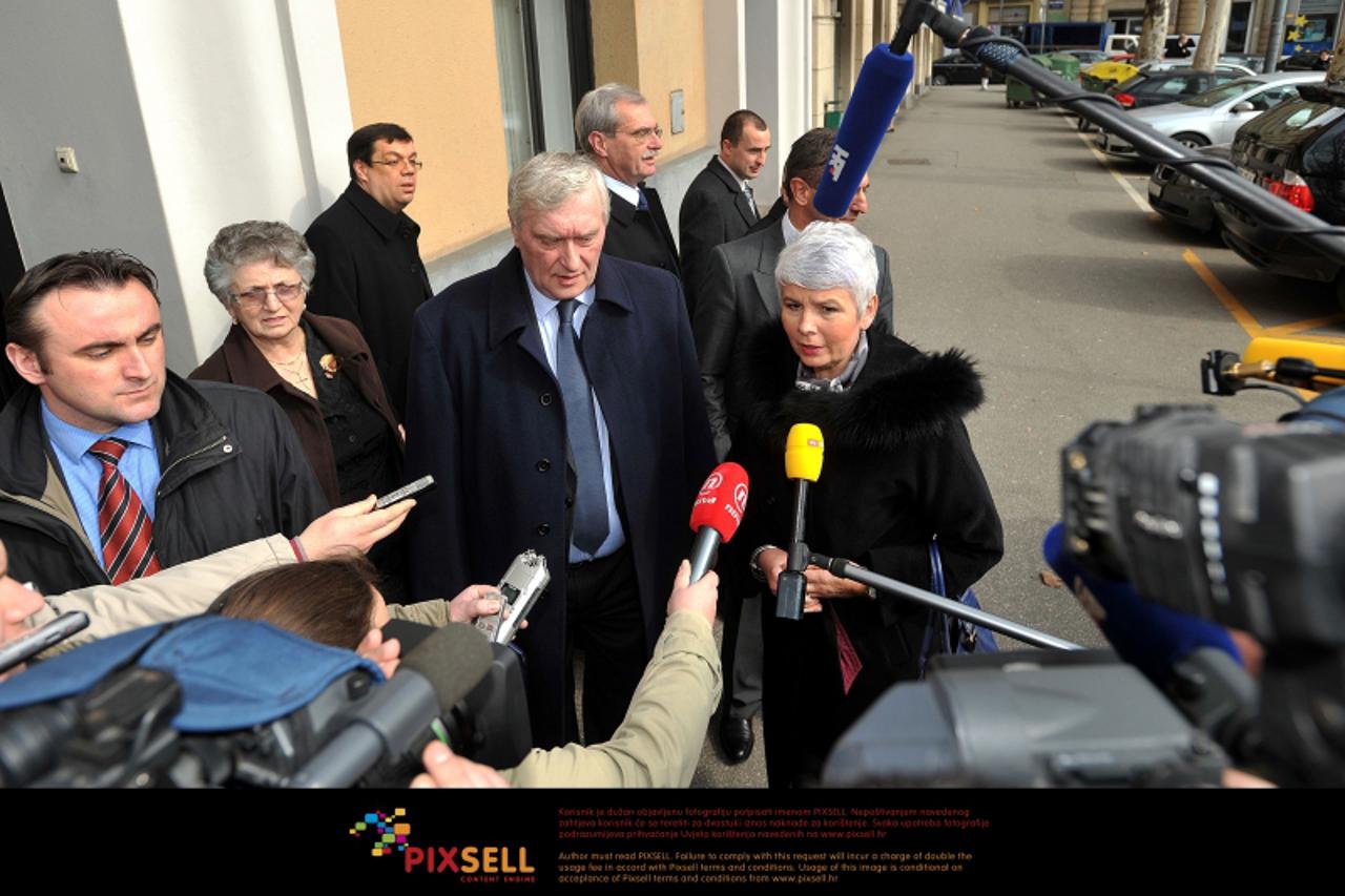 '03.03.2010., Zagreb - Trg Zrtava fasizma 4, sredisnjica HDZ-a. Premijerka Jadranka Kosor i predsjednik HSS-a Josip Friscic imali su sastanak oko strajka i blokade prometnica nezadovoljnih seljaka nak