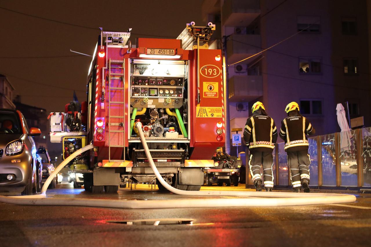 Zagreb: Gorilo u Krapinskoj ulici, vatrogasci ugasili požar