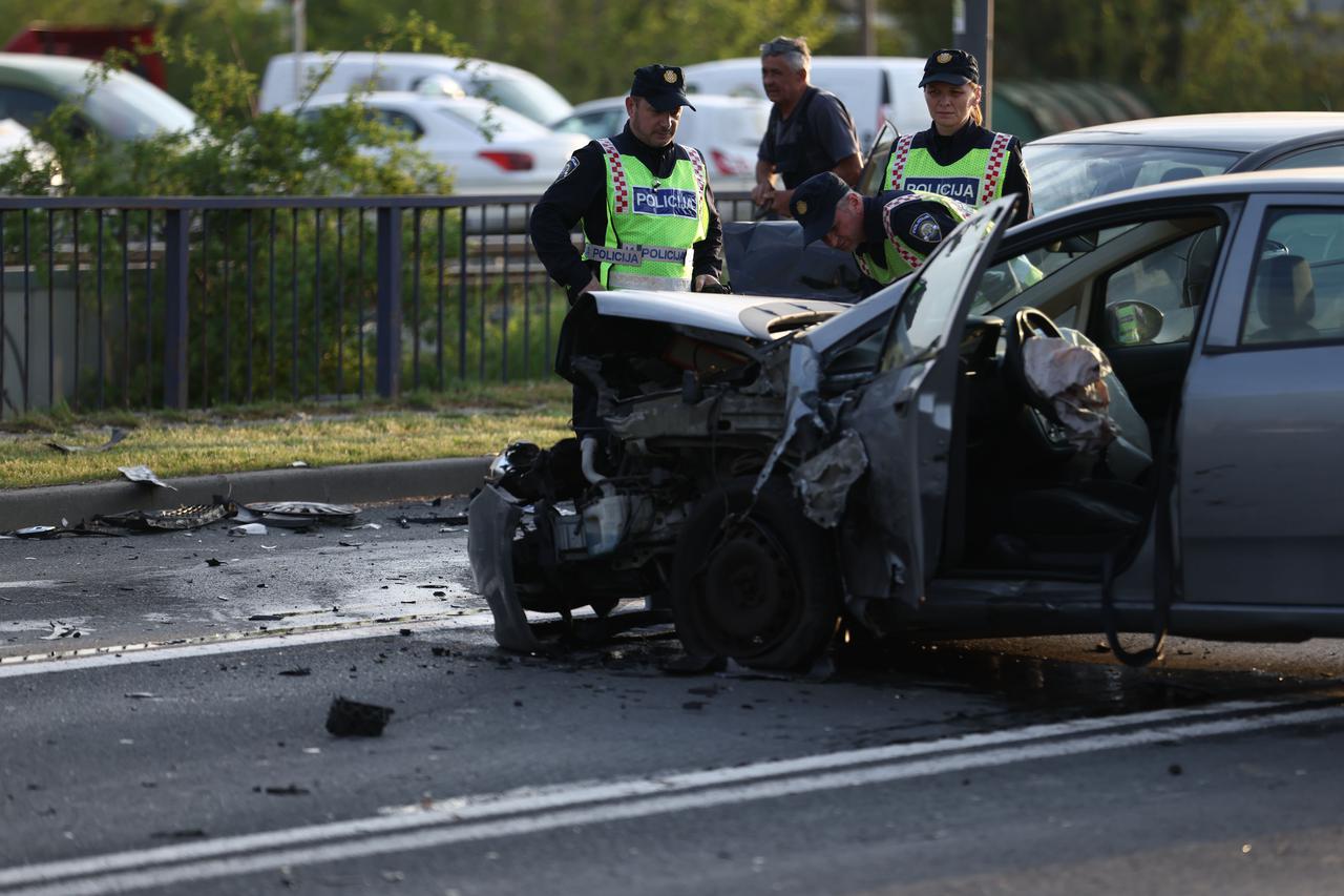 Zagreb:  Dvoje je ozlijeđenih u sudaru četiri automobila
