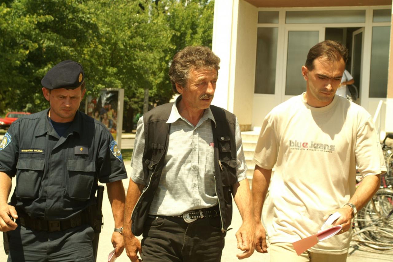 'CRN 07.06.2006. Branko Kragl oslobodjen ubojstva majke Koprivnici Snimio: Nikola Wolf'