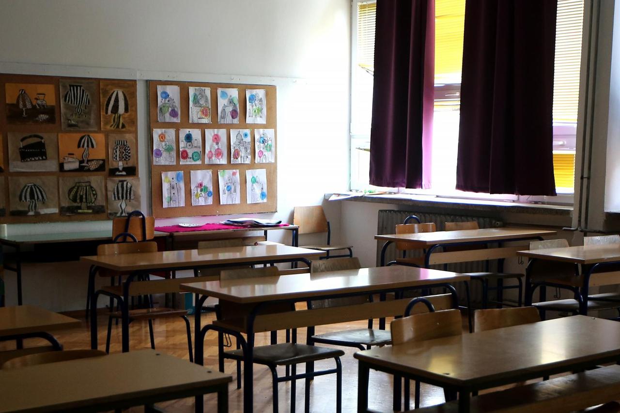 Šibenik: Škole nakon mjesec i pol otovorile svoja vrata, mali odaziv učenika