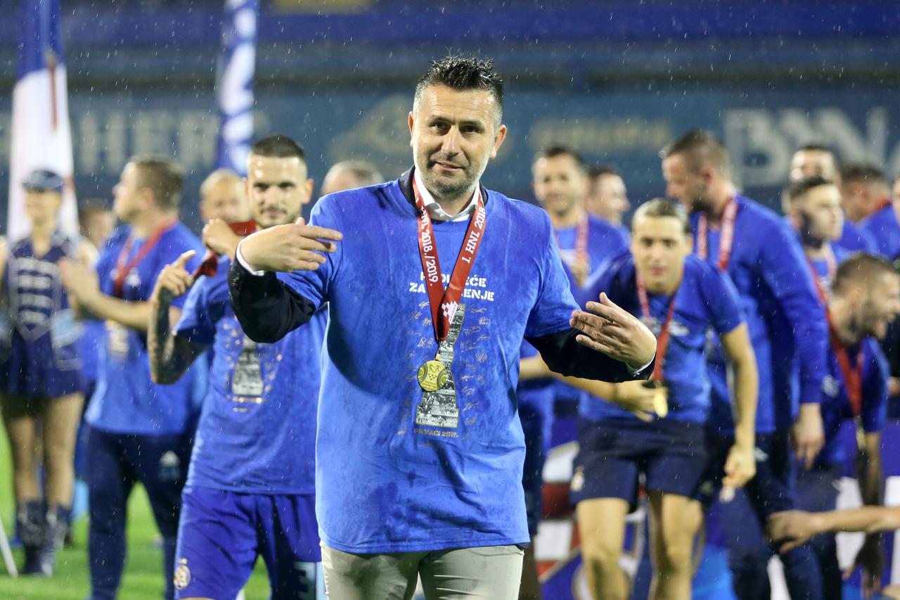 Dinamovci slave naslov