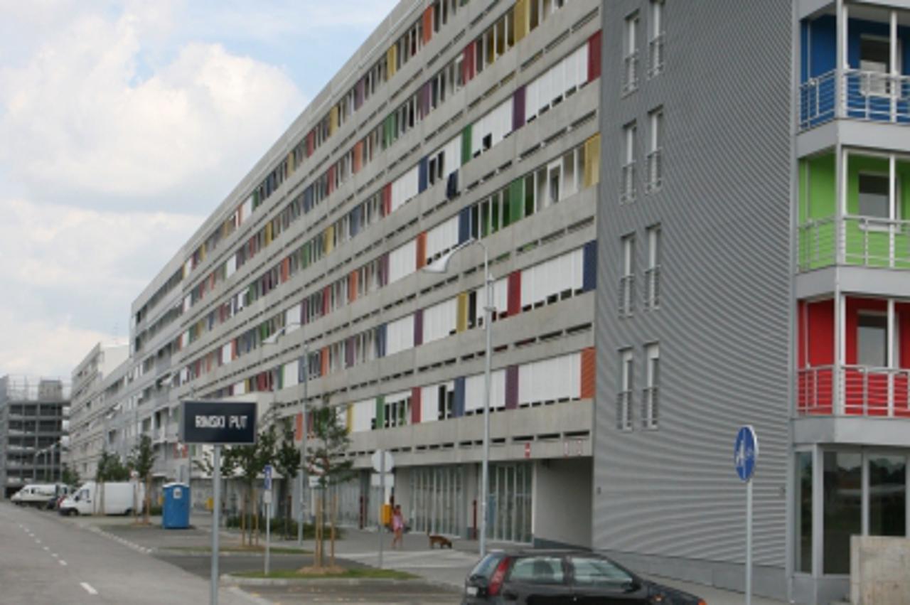 '27.08.2009., Jelkovec-Sopnica, Sesvete - Stanovi izgradjeni u zagrebackom naselju Sopnica-Jelkovec prema zagrebackom modelu stanogradnje. Photo: Zarko Basic/Poslovni dnevnik/PIXSELL'