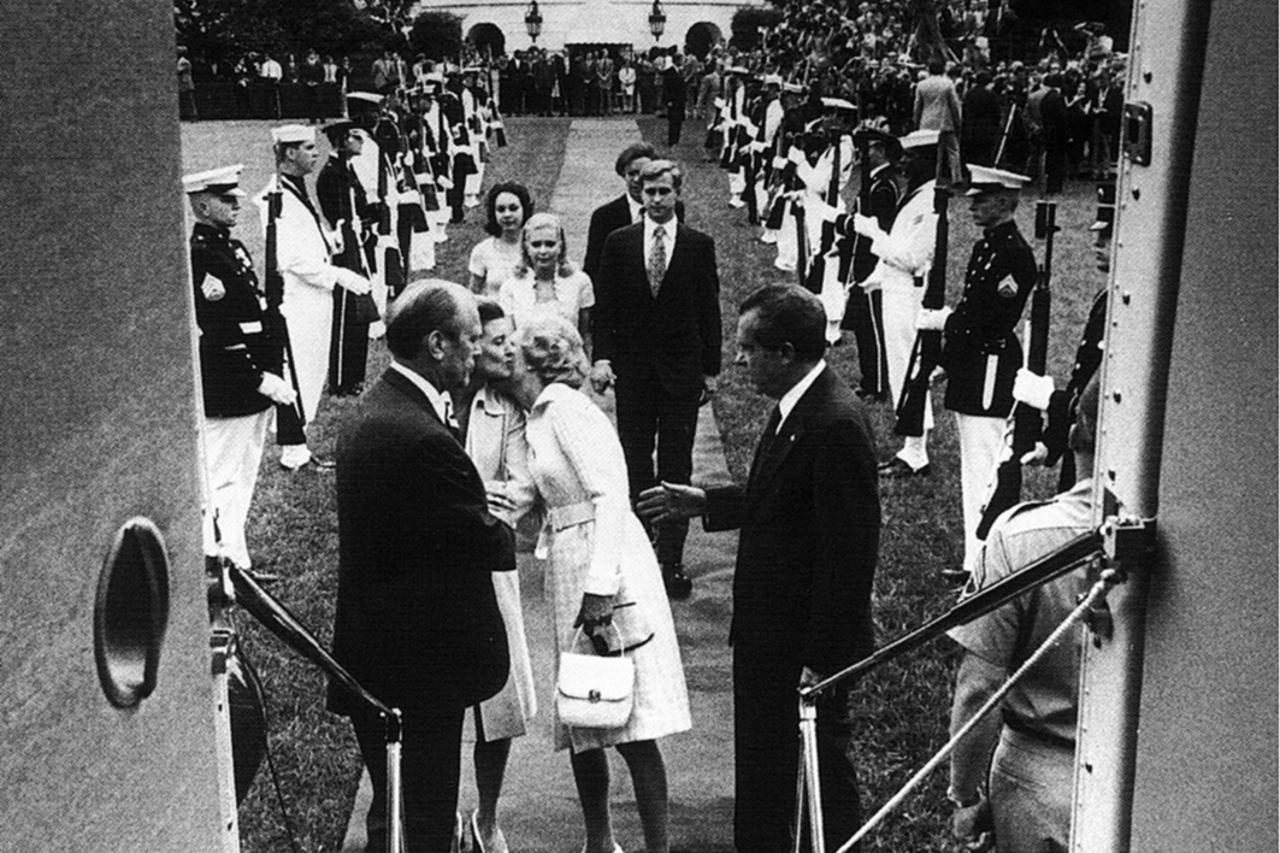 storyeditor/2022-06-01/Nixon_leaving_whitehouse.jpg