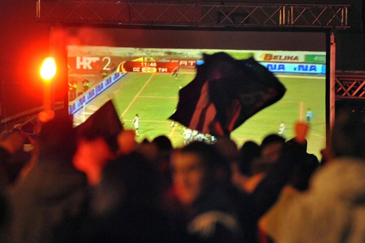 '17.12.2009., Zagreb - BBB-i su organizirali gledanje utakmice 6. kola Europske lige Dinamo - Timisoara na video zidu na Dolcu jer je utakmica igrana bez gledatelja bog kazne UEFA-e Dinamu.   Photo: G