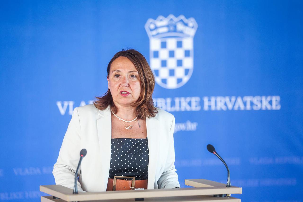 Zagreb: Nakon sjednice Vlade, izjavu je dala ministrica zdravstva Irena Hrstić