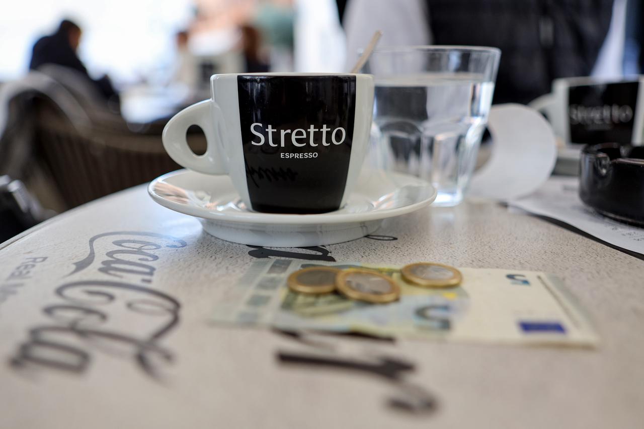 Zadar: S prvim danom nove godine konobaru se može ostaviti napojnica i putem kartice 