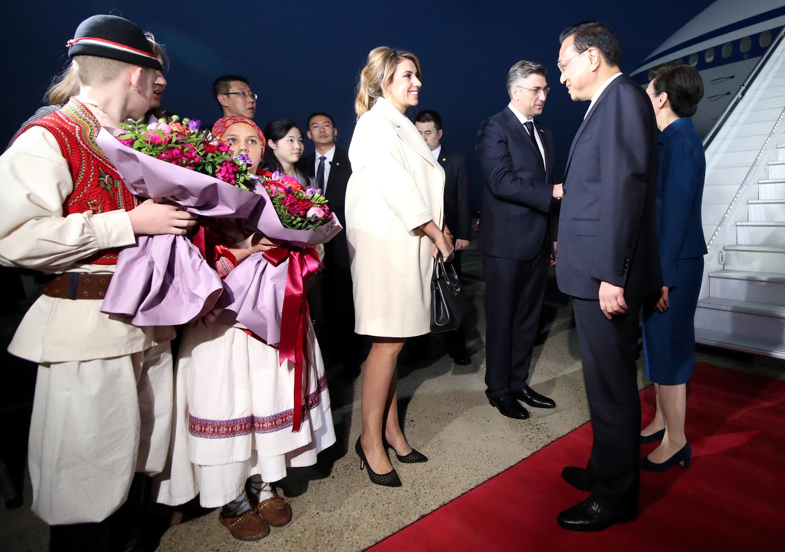 Iako se Ana rijetko pojavljuje u javnosti, kad god se ukaže prilika, plijeni pažnju svojim odjevnim stilom i odmjerenim nastupima.