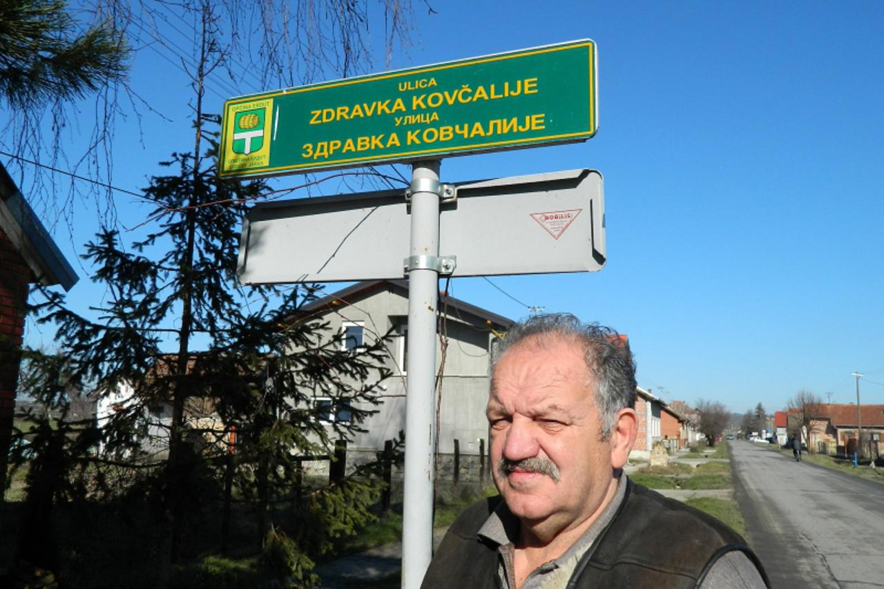 'UNUTRASNJA  01.02.2013. VUKOVAR - Ivan Kovcalija kod naziva ulice njegov sinovca koji je kao policajac poginuo u Dalju  Branimir Bradaric/Vecernji list'