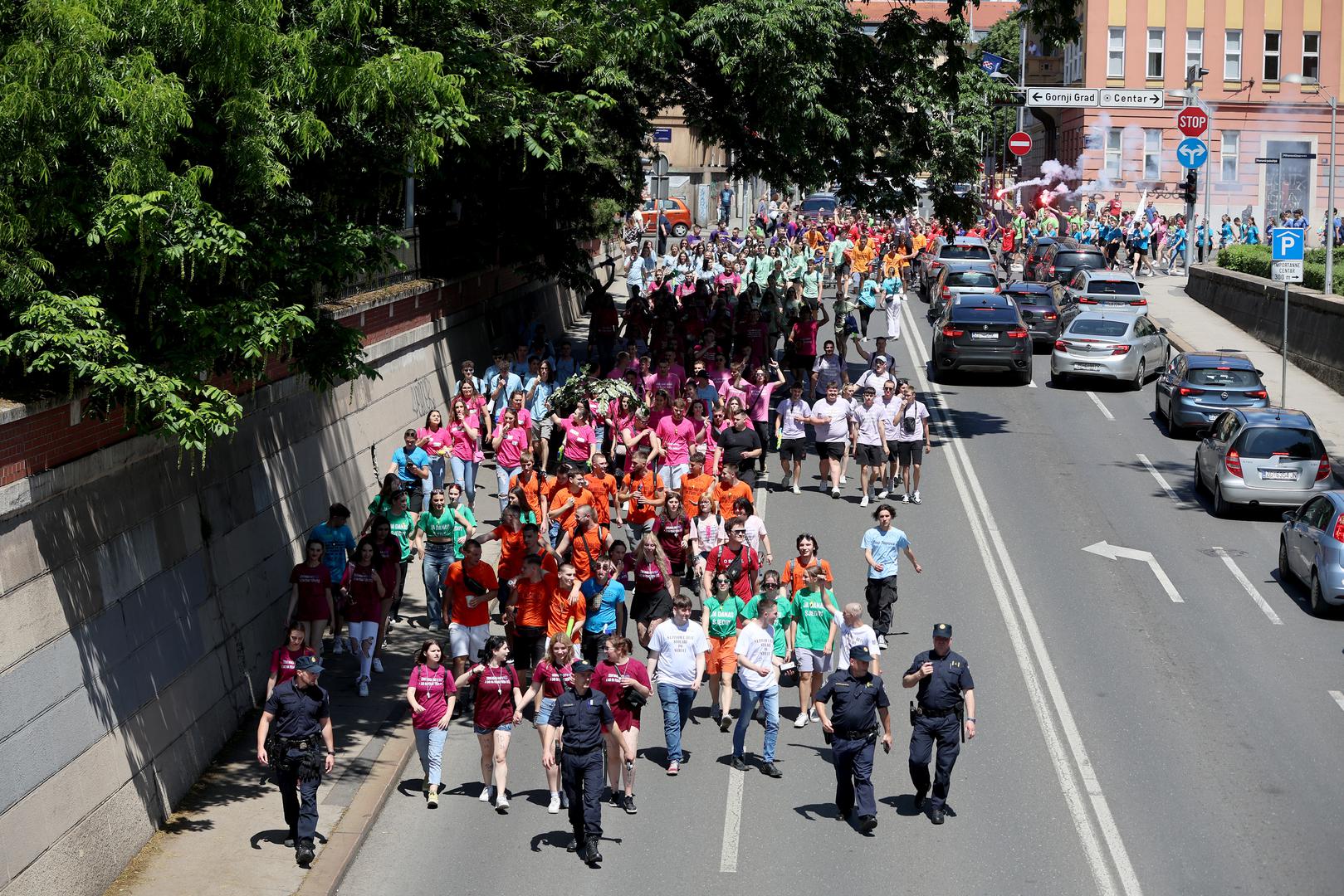 24.05.2024., Zagreb - Zagrebacki maturanti u povorci idu prema Bundeku gdje ce obiljeziti kraj srednjoskolskog obrazovanja. Photo: Sanjin Strukic/PIXSELL