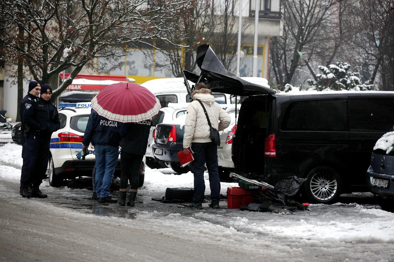 Zagreb: Na parkiralištu u Kopernikovoj ulici izgorio kombi