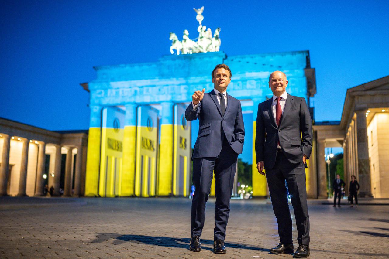 Scholz and Macron at the Brandenburg Gate